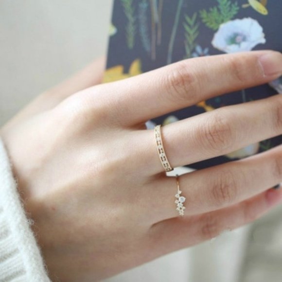 NEW 18K Yellow Gold Round Diamond Dainty Ring - Picture 5 of 5